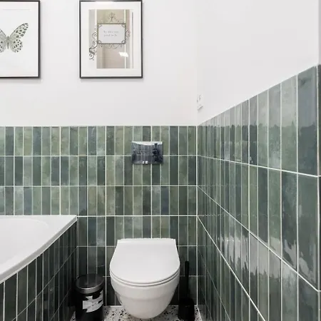 Fifty Center Sienna Apartment